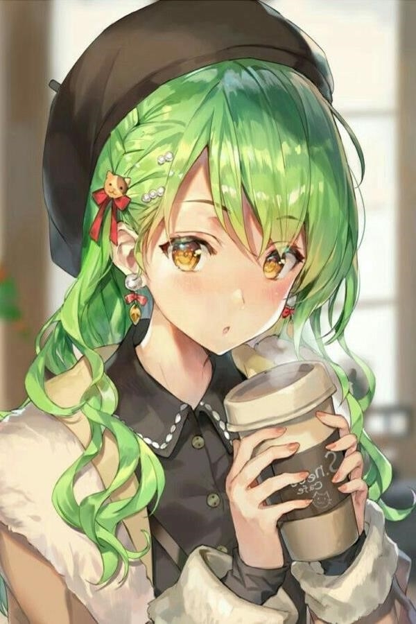 Hình ảnh của một nhân vật nữ trong anime có mái tóc màu xanh lá cây.