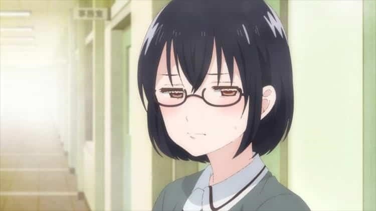 Hình ảnh cô gái Anime mặc kính, tóc ngắn đáng yêu.