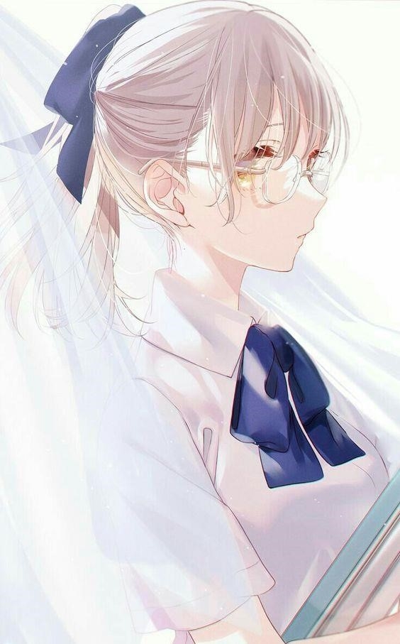 Hình ảnh nữ sinh anime mang kính, trí tuệ